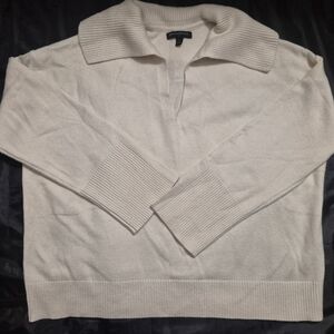 Banana Republic V-Neck Sweater in Soft Cream